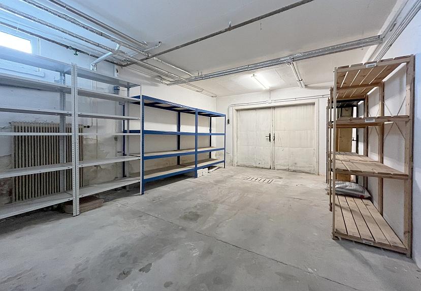 p Garage - Einfamilienhaus und Grund in sehr guter Lage – Sanierungsbedarf/Erweiterungsmöglichkeit