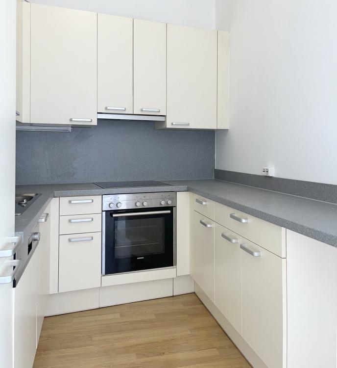 i Küche - Wohlfühlen im Dachgeschoss, Terrasse mit Fernblick, sehr guter Zustand, Garagenplatz optional i Küche - Wohlfühlen im Dachgeschoss, Terrasse mit Fernblick, sehr guter Zustand, Garagenplatz optional