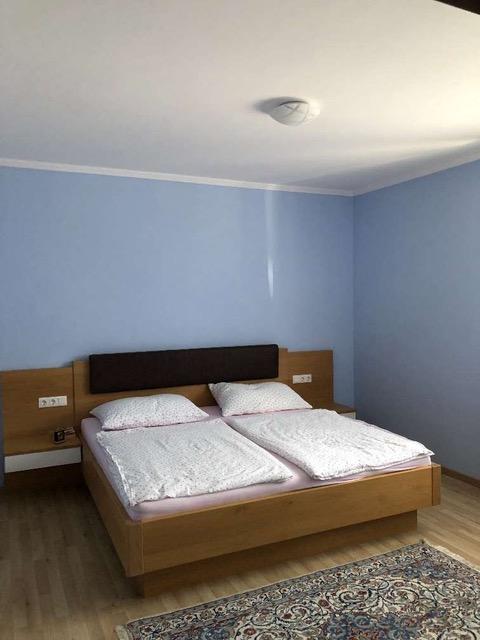 h1 Schlafzimmer - 3400 Klosterneuburg-Maria Gugging: Grün und sonnig - Großzügiges Wohnen auf 2 Ebenen - Schöner Garten