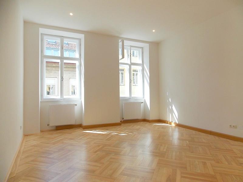 a_Zimmer - Karolinengasse: Helle 2-Zimmer-Wohnung