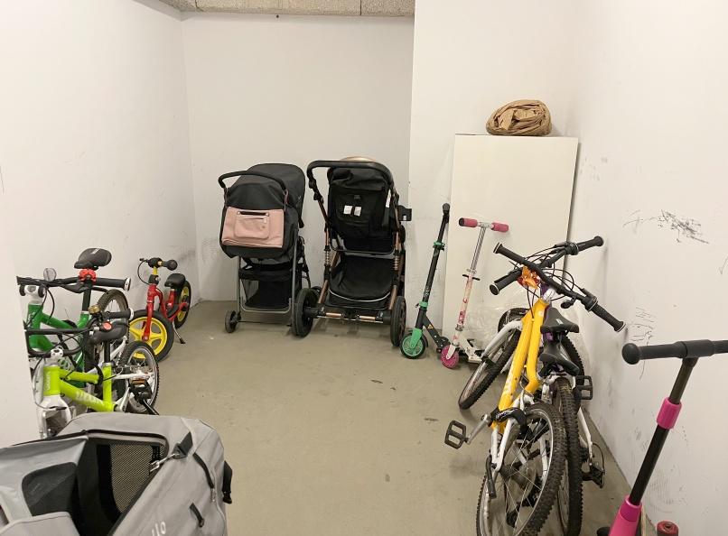 r Kinderwagenraum - Albrechtstraße: Helle 3-Zimmer-Wohnung, sehr guter Zustand, inkl. Garagenplatz r Kinderwagenraum - Albrechtstraße: Helle 3-Zimmer-Wohnung, sehr guter Zustand, inkl. Garagenplatz