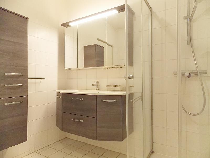 l Badezimmer - Albrechtstraße: Helle 3-Zimmer-Wohnung, sehr guter Zustand, inkl. Garagenplatz l Badezimmer - Albrechtstraße: Helle 3-Zimmer-Wohnung, sehr guter Zustand, inkl. Garagenplatz