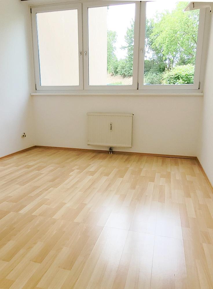 g Kabinett - Klosterneuburg: Gepflegte, helle 3-Zimmer-Wohnung, inkl. Pkw-Abstellplatz