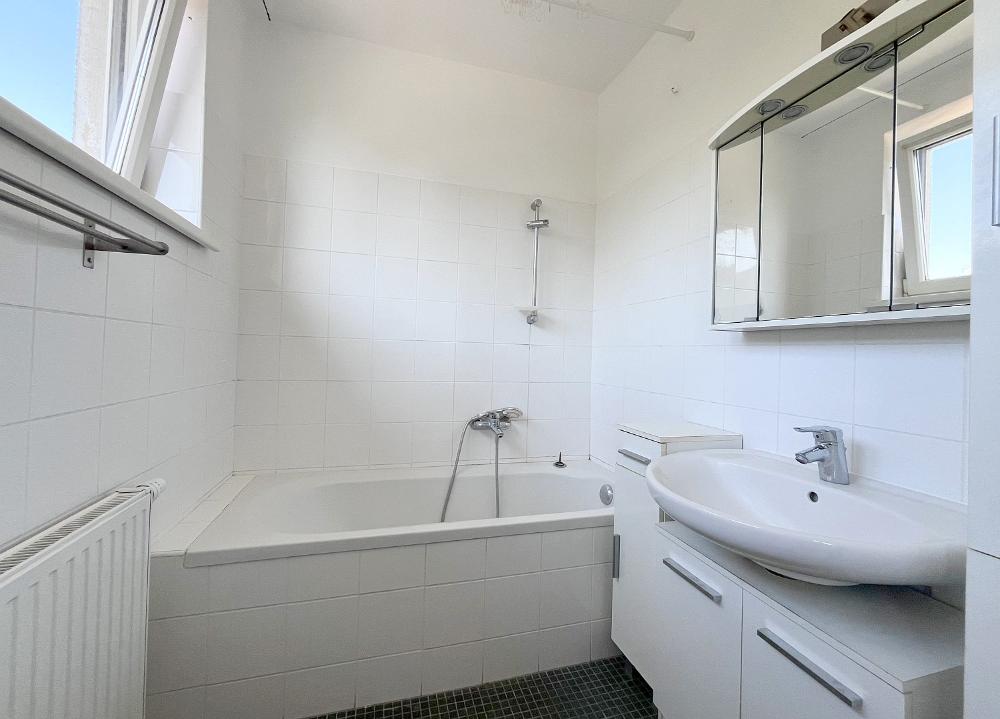 l Bad - Zentrumslage Klosterneuburg: 3-Zimmerwohnung - beste Infrastruktur - Pkw-Stellplatz