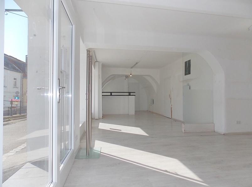 b Geschäftsraum - VERMIETET! KLOSTERNEUBURG RATHAUSPLATZ: Geschäftslokal/Büro