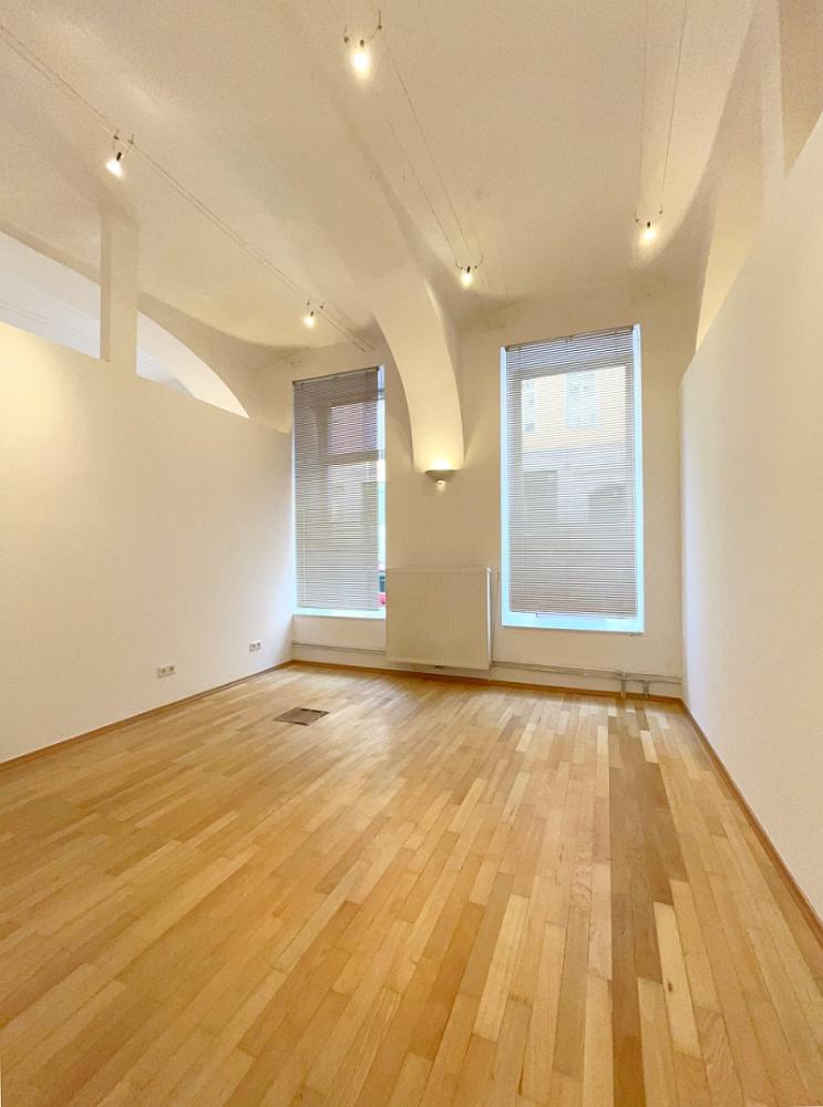 c Raum1 - VERMIETET! Karolinengasse: Apartes Geschäftslokal/Studio/Büro im St. Elisabeth-Viertel