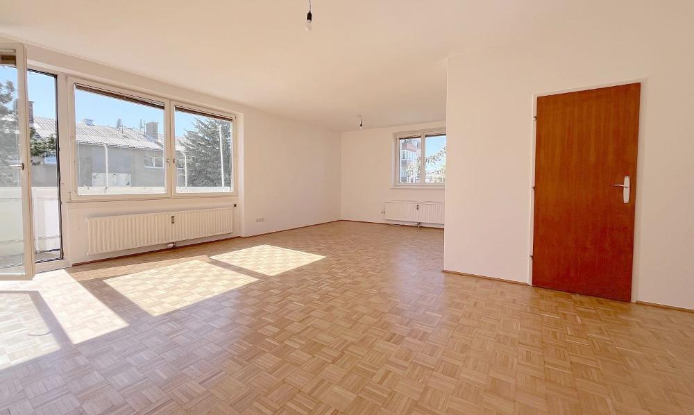 b Wohnraum - Zentrumslage Klosterneuburg: 3-Zimmerwohnung - beste Infrastruktur - Pkw-Stellplatz