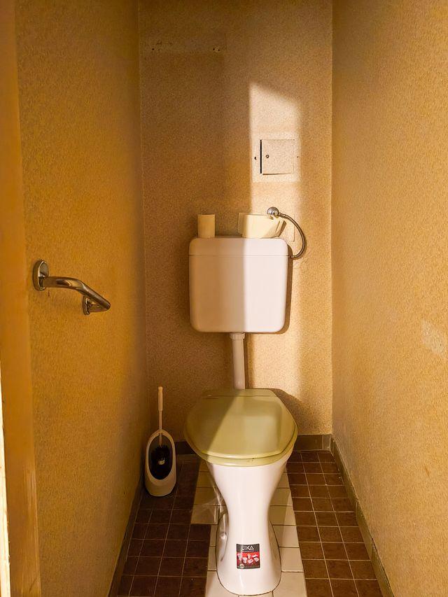 o WC - 1100 Wien/Nähe Reumannplatz U1: Großzügiges, helles 2-Zimmer-Apartment - 4.Liftstock – sanierungsbedürftig