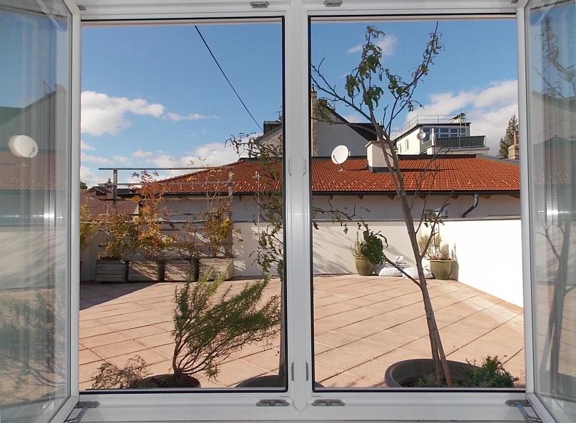 j Schlafzimmer Terrassenblick - VERMIETET! Nähe Stadtplatz Klosterneuburg: 3,5 Zimmer, große Terrasse