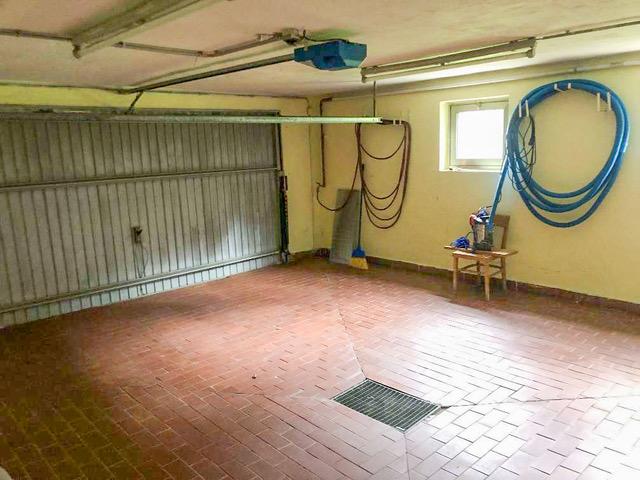 y Garage - 3400 Klosterneuburg-Maria Gugging: Grün und sonnig - Großzügiges Wohnen auf 2 Ebenen - Schöner Garten