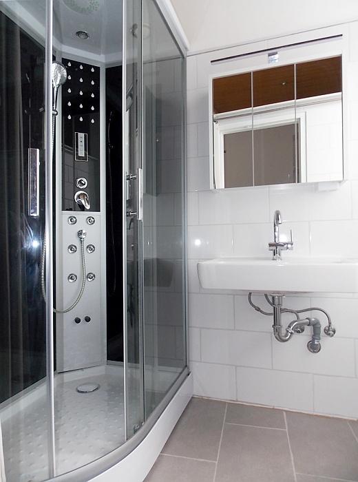 i Bad - Weidling Bahnhof-Nähe: Helle, freundliche 1-Zimmer-Wohnung