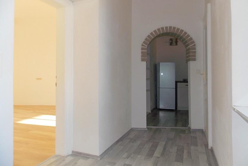 l Durchblick - Weidling Bahnhof-Nähe: Helle, freundliche 1-Zimmer-Wohnung