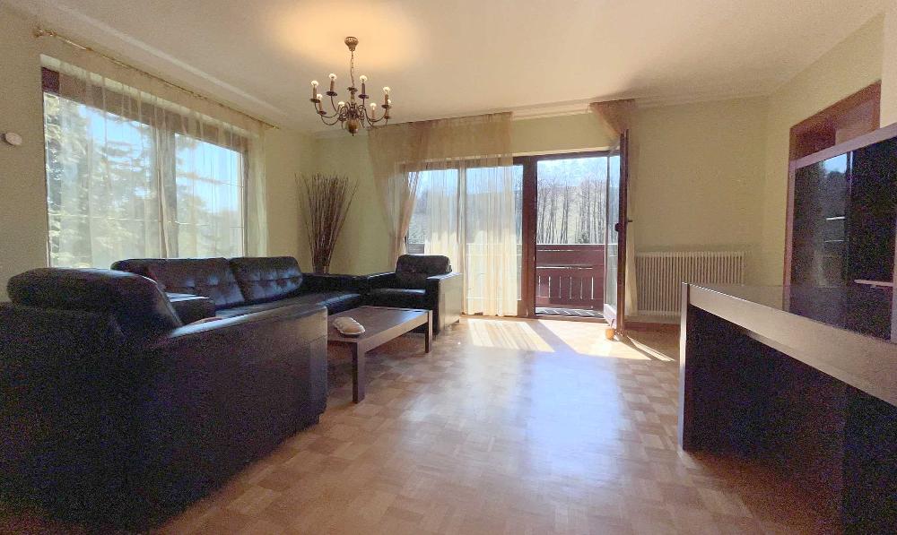 e Wohnzimmer - Maria Gugging: Wohnung in Haus mit großem Garten in Grünlage