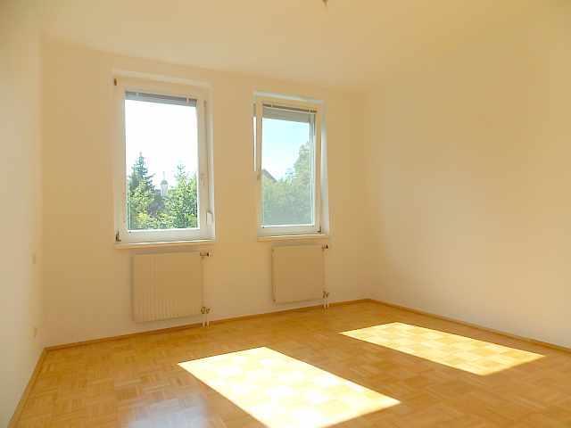 c_Schlafzimmer - VERKAUFT! Ansprechendes Anlage-Eigentum: Helle Wohnung in Parklage mit Loggia und überdachtem Pkw-Abstellplatz c_Schlafzimmer - VERKAUFT! Ansprechendes Anlage-Eigentum: Helle Wohnung in Parklage mit Loggia und überdachtem Pkw-Abstellplatz