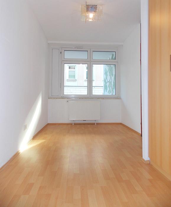 s Eingangsbereich Diele - VERMIETET! Martinstraße: Gepflegte 2-Zimmer-Wohnung mit Eigengarten - inkl. Garagenplatz s Eingangsbereich Diele - VERMIETET! Martinstraße: Gepflegte 2-Zimmer-Wohnung mit Eigengarten - inkl. Garagenplatz