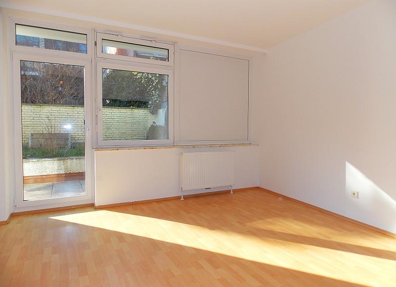 f Schlafzimmer - VERMIETET! Martinstraße: Gepflegte 2-Zimmer-Wohnung mit Eigengarten - inkl. Garagenplatz f Schlafzimmer - VERMIETET! Martinstraße: Gepflegte 2-Zimmer-Wohnung mit Eigengarten - inkl. Garagenplatz