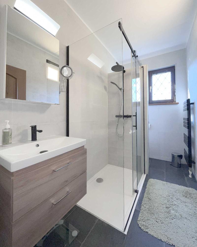 k Duschbad+WC - Maria Gugging: Wohnung in Haus mit großem Garten in Grünlage